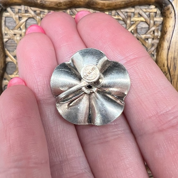 Vintage Silver Flower Shaped Earrings | Screw Back - Picture 3 of 13